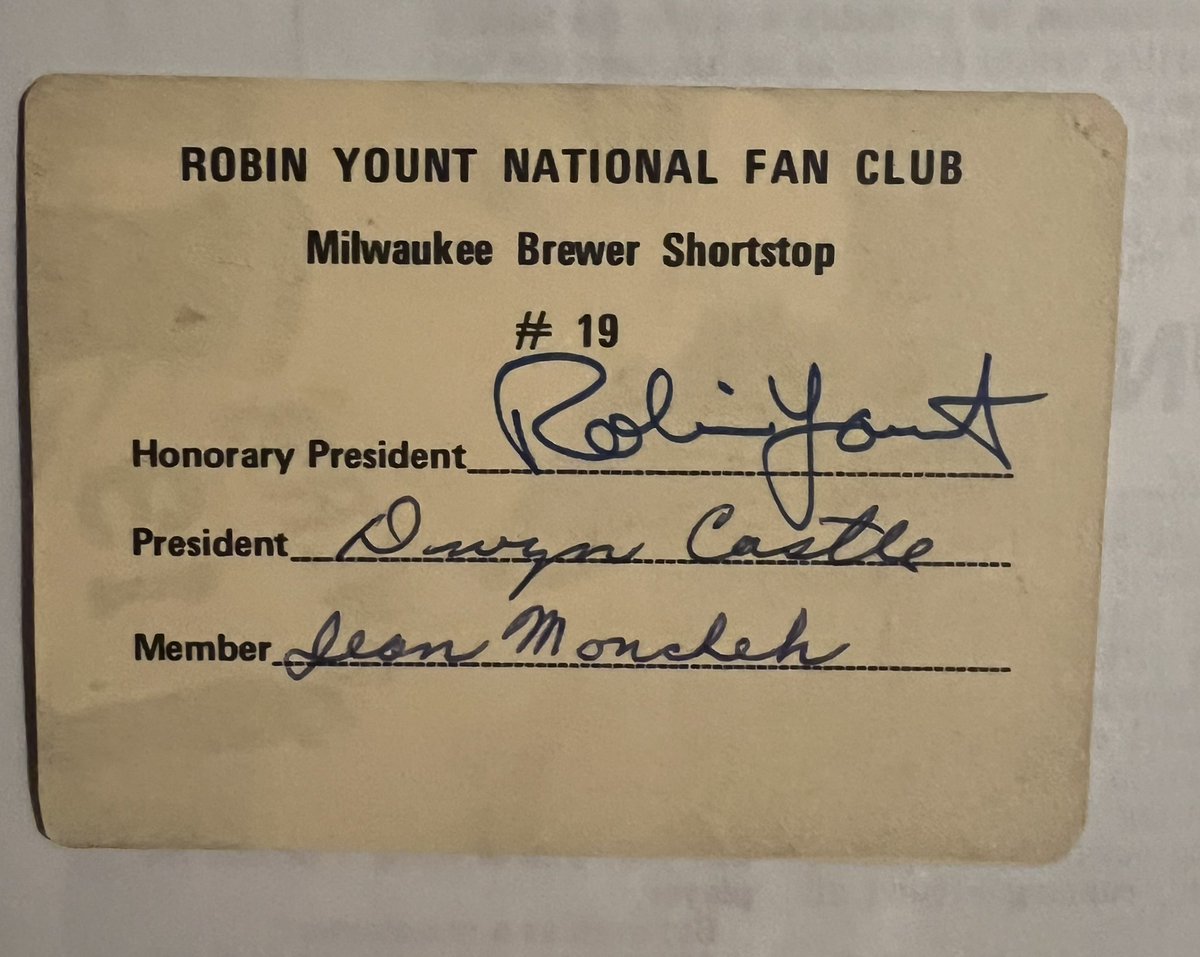 mark_grunske's tweet photo. @yountcollector Here is one for you…..1975 Fan Club Membership Card with rookie year Yount signature. https://t.co/vpQfG9LRCL