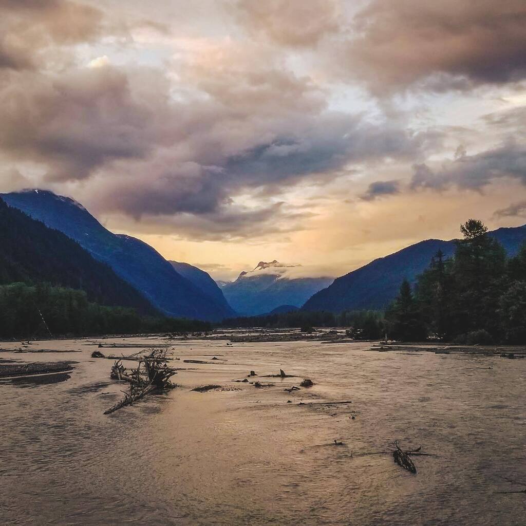 A couple photos that Instagram glitched from my last post: Sunset from the Bear River campground, and Hwy 37A somewhere between Meziadin Junction and Stewart, BC, one of the prettiest stretches of road I’ve ever seen. (And I’ve seen a few!)
.
#stewartbc … instagr.am/p/Cod84NgtrLz/