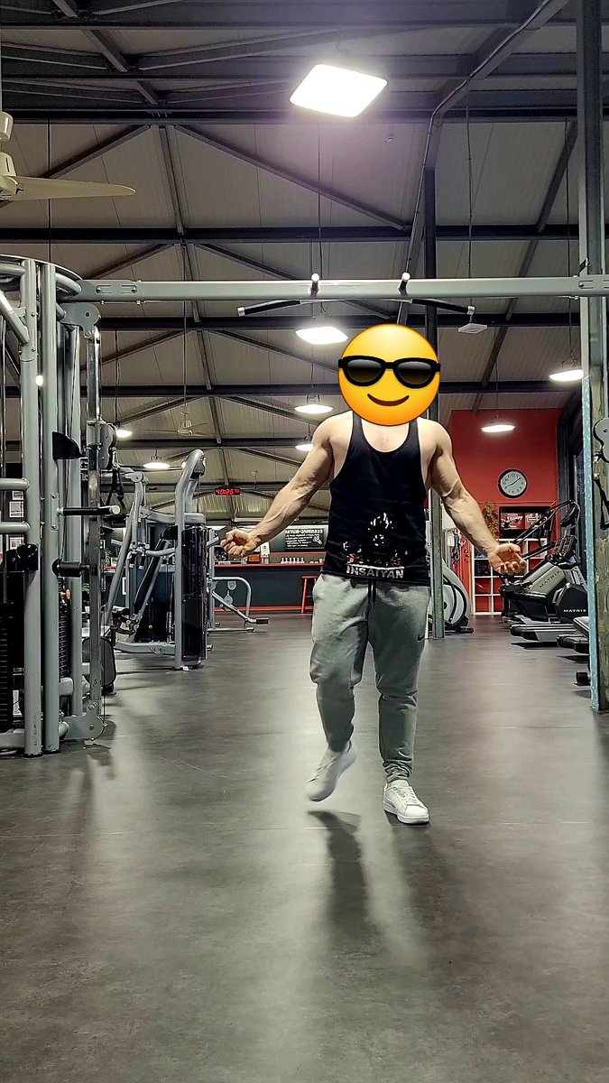 Veni Vidi Validus, ich kam, sah und dominierte!
 Lobpreist mich, hoheitlich, im (anabolen)Mondscheinlicht!

Schönen Start ins Wochenende! Wir bleiben im God-mode