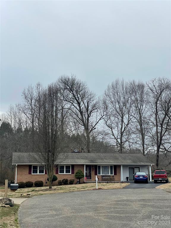WhitsonRE's tweet photo. New Listing! $299,500.00, 3BR, 2BA, 155 Pleasant Valley Drive, Marion, NC 28752, Full Details https://t.co/rvdvCNL96z https://t.co/NQ31zmngWJ