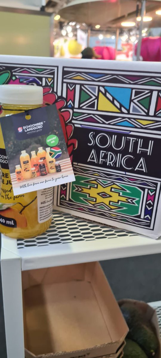 schoonbeeland's tweet photo. The SA STAND at Berlin Fruit Logistica was a BUZZ 🐝 with Schoonbee Landgoed PURE CITRUS JUICE range. @Fruit_Logistica @FruitSAfrica @the_dti #purecitrusjuice #citrus #ilovefarming #healthy #pure #Schoonbeelandgoed #loskopvalley #iloveloskop #berlin #fruit #juice #together #farm https://t.co/yXzIXqNyJz