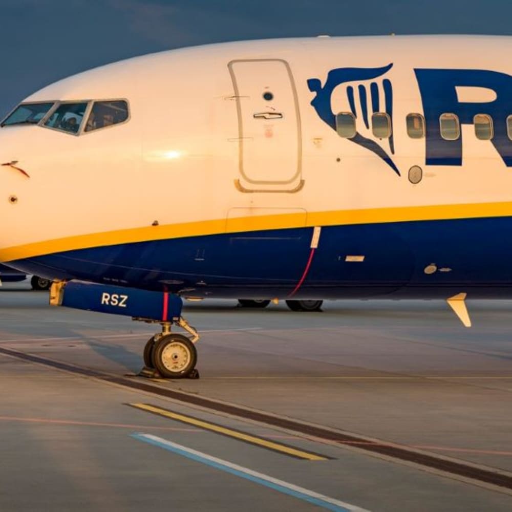 Swedavia's tweet image. Ryanair fortsätter sin storsatsning på Arlanda med ytterligare två nya flyglinjer, ett nytt flygplan och en utökad tidtabell för sina befintliga flyglinjer inför sommaren.Totalt trafikerar Ryanair 71 linjer på Swedavias flygplatser swedavia.mynewsdesk.com/pressreleases/…