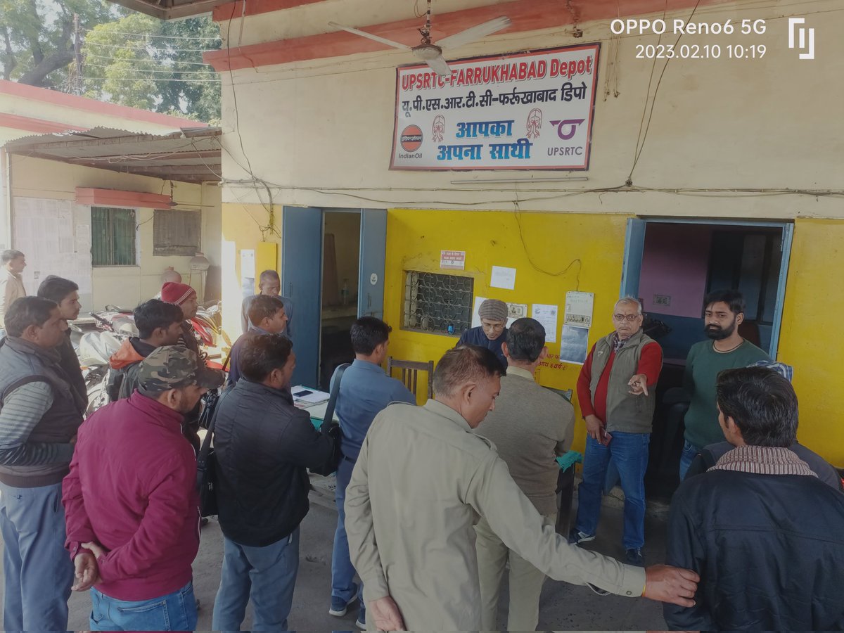 दिनांक 10-02-2023 फर्रुखाबाद डिपो में चालकों और परिचालकों को  इनकम बढ़ाने और यात्रियों से अच्छा व्यवहार कर  सुरक्षित यात्रा कराने हेतु एवं डीजल औसत बढ़ाने हेतु निर्देशित किया गया