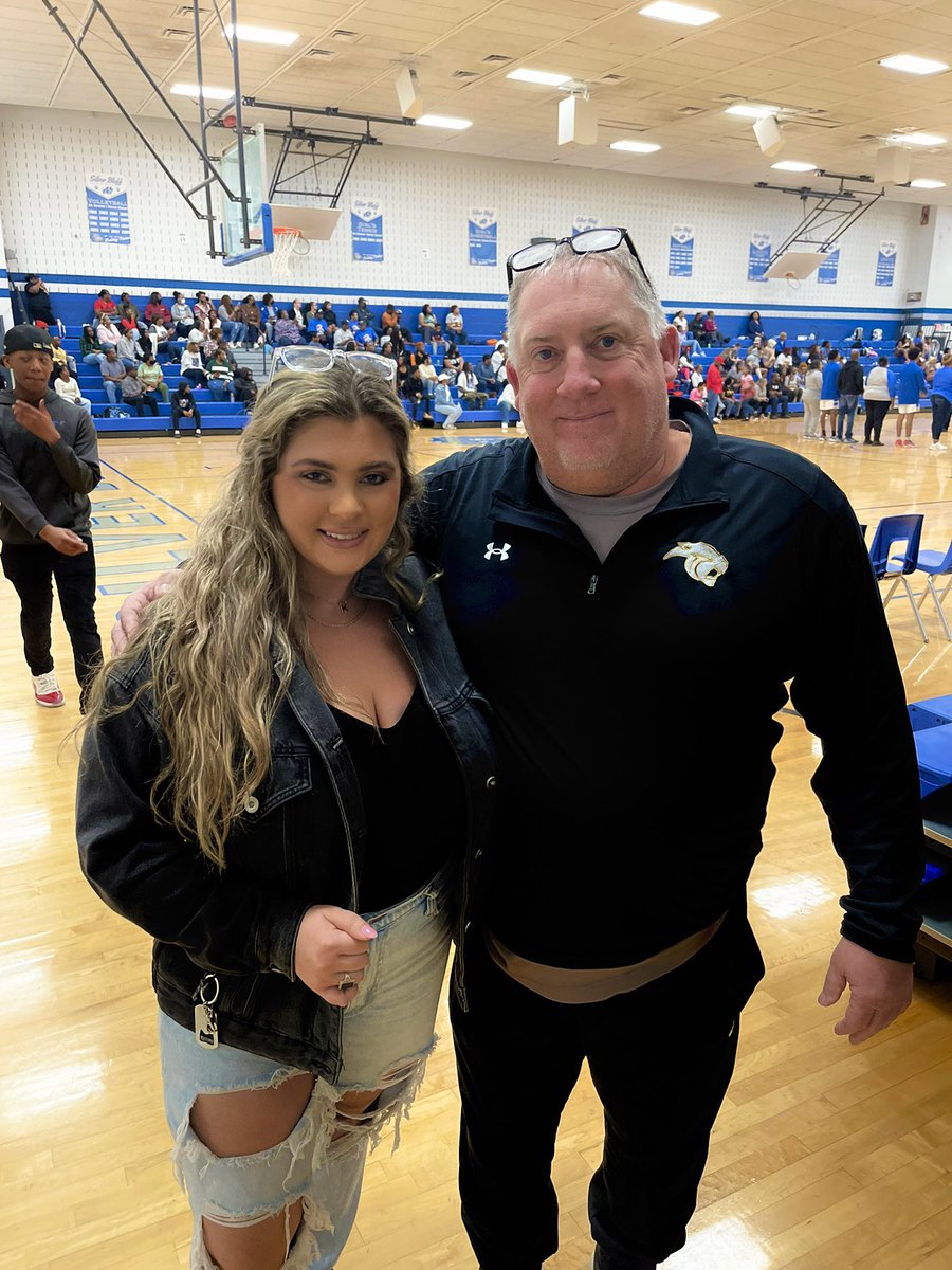 katelynsmithd's tweet image. Tonight I watched my dad coach his last basketball game (as of rn). It’s been an honor to watch you coach since before I could even walk. I’ll always be your #1 fan forever ♥️ …now it’s time for you to follow my sports career wherever it takes US 😉 &amp;amp; enjoy retirement! Love you!