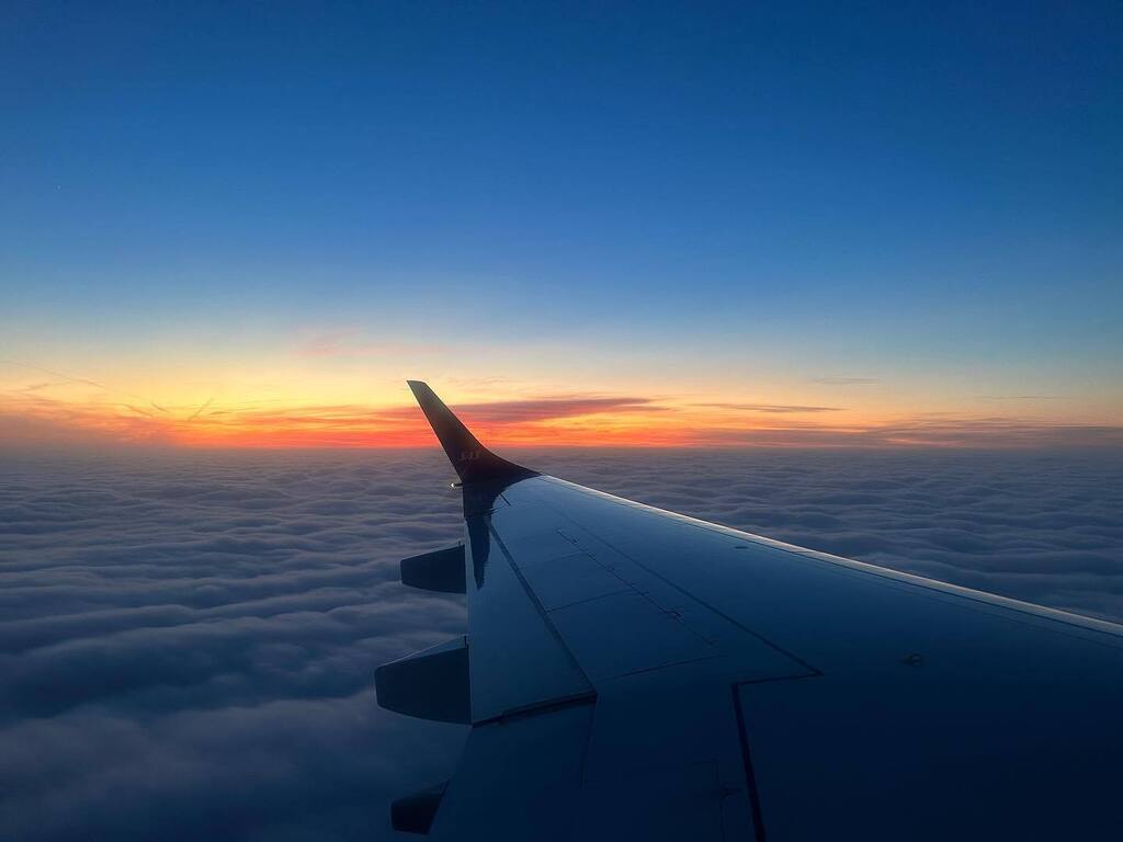 marlenebergman's tweet photo. Since I’m a bit tired today I decided to stay in bed for a bit longer, which is why you get a picture from yesterday’s flight #morning #nowalk #friday #february10 #winter #oxls #oxelösund #sweden #sleepingabitlonger https://t.co/3jZy0IHRZC