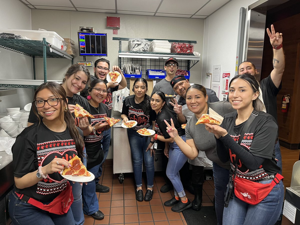 Happy national pizza day from Chilis San Juan ❤️🍕#ChilisLove #Chilis1656 @LarryV71 @mikponce82 @vero_gee147 @ViriMunguia7 @rubywoo83