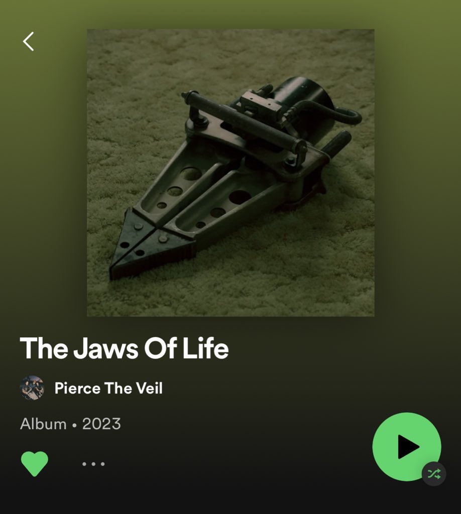 ech0bug's tweet photo. thank you pierce the veil and paramore for starting off 2023 right https://t.co/iYJclHMaVu