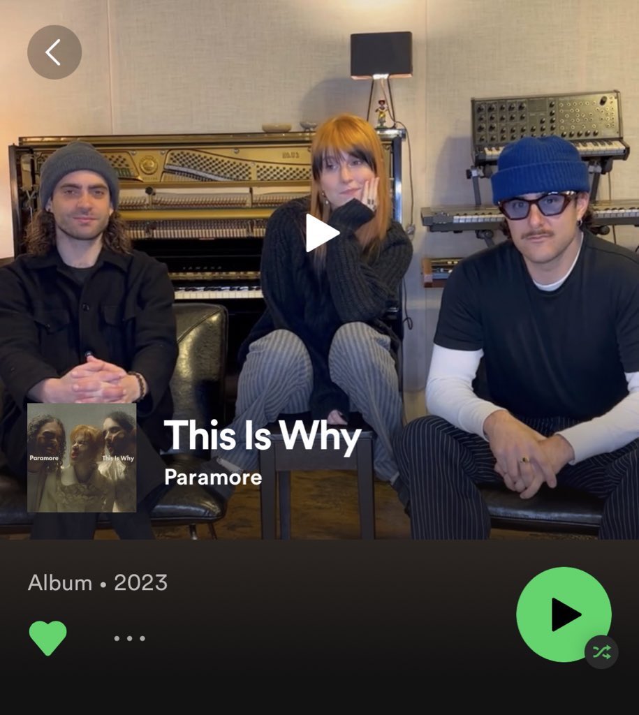 ech0bug's tweet photo. thank you pierce the veil and paramore for starting off 2023 right https://t.co/iYJclHMaVu
