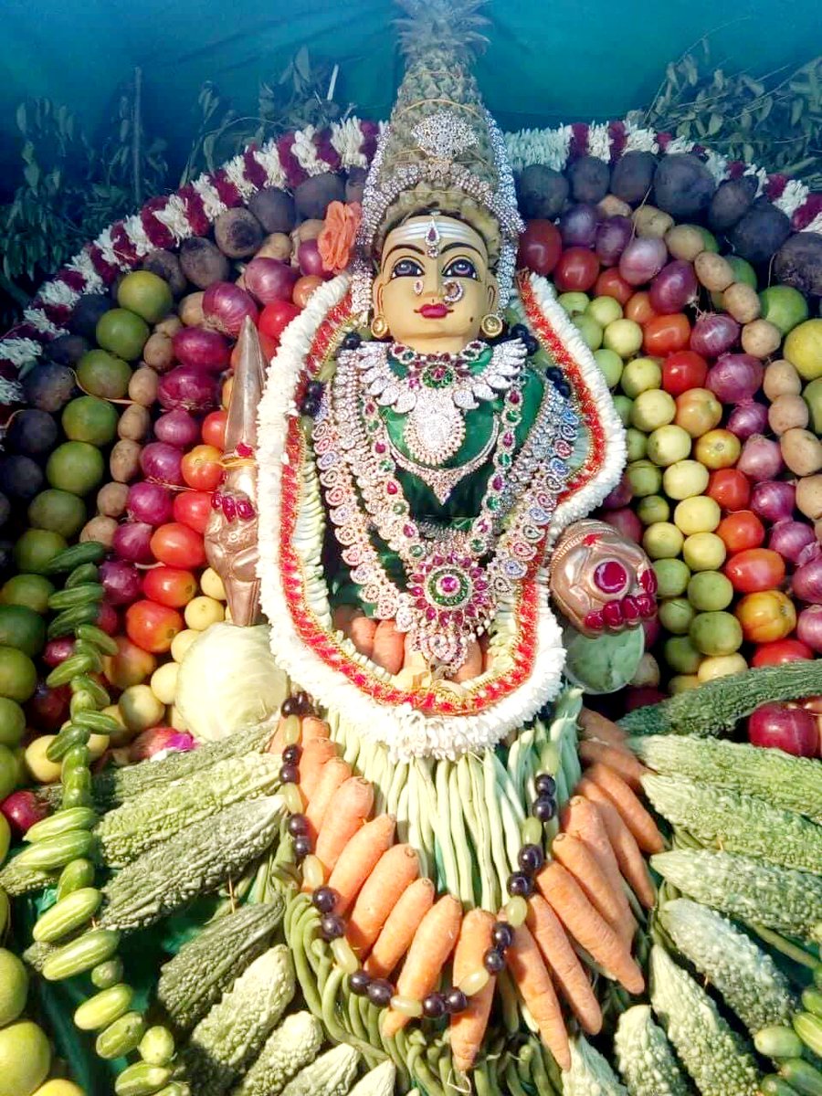 gayathr33537584's tweet photo. சாகம்பரி அலங்காரத்தில் அன்னை🙏
ஓம் சக்தி🙏🕉❤️ https://t.co/2yHln1NoHl