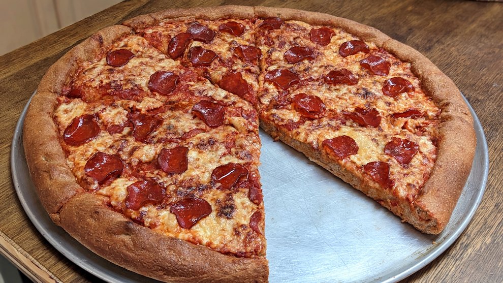 PlateOnABudget's tweet photo. 🍕Get ready for the ultimate pizza with our XXL 100% Whole Wheat Pepperoni Pizza!🍕
In our new video, we show you how to make this delicious pizza from scratch. The perfect combination of savory pepperoni, melted cheese toppings and soft, chewy crust.

https://t.co/H5IZqnjmEG https://t.co/5VUCVbIipF