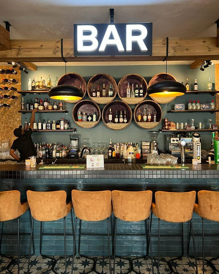 Skippies is a relatively new restaurant and bar in down town Ballito. It's definitely a must visit spot if you're looking for a new and interesting spot to visit with a relaxed, chill atmosphere as well as great energy and vibe. You'll find them at @beachwoodhotelandresort