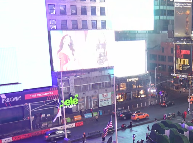 yawnsedits's tweet photo. ACKK THERE IT IS HAHAHAH

WELCOME TO NYC JANENELLA
#Darlentina https://t.co/PhmltVkPua