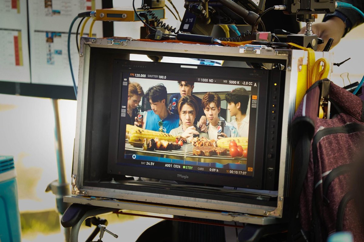 AnnyeongOnglee's tweet photo. มาแชร์เบื้องหลังงานสุดซ่า จากแคมเปญ เป๊ปซี่เปิดโหมดซ่า ท้าร้อน! ☀️🔥 กับ 6 หนุ่มพรีเซนเตอร์สุดฮอต PROXIE สนุกท้าร้อนกันสุดๆ ไปเลย
ร้อนนี้หยิบเป๊ปซี่และเป๊ปซี่ไม่มีน้ำตาลแล้วออกมาซ่าไปด้วยกันนะ 🖤💙
#PEPSIXPROXIE
#เป๊ปซี่เปิดโหมดซ่าท้าร้อน
#เป๊ปซี่ไหนก็อร่อยเหมือนกัน
#PROXIRth https://t.co/zl2kyGqVFd