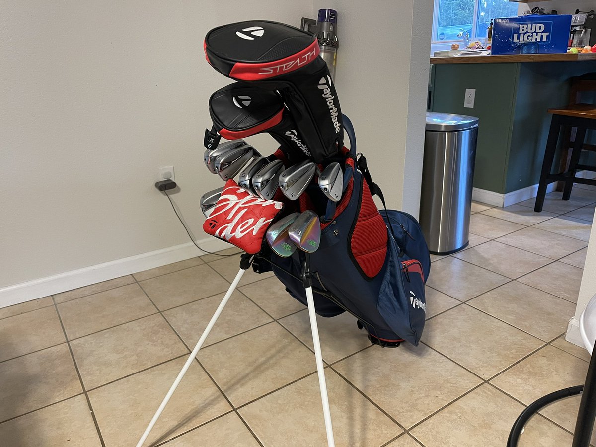 UnlimitedErkki's tweet photo. My new clubs came in! Only thing not TM is my wedges but I’ll fix that. #taylormade #stealth #p790 #spidergt https://t.co/QydkkLqEHJ