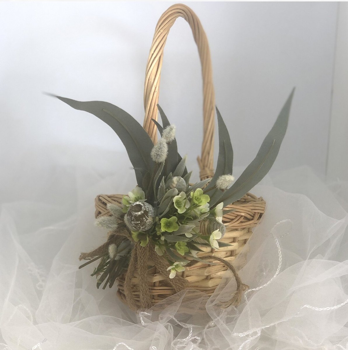 NATALIE is a Fabulous Flower Girl Basket with some native flowers just perfect for a rustic wedding bejewelledbridal.com.au/online-store
#flowergirl #flowergirls #flowergirlbasket #rusticwedding #rusticweddingdecor #rusticweddings #weddingaccessories #weddingaccesories #weddingaccessory