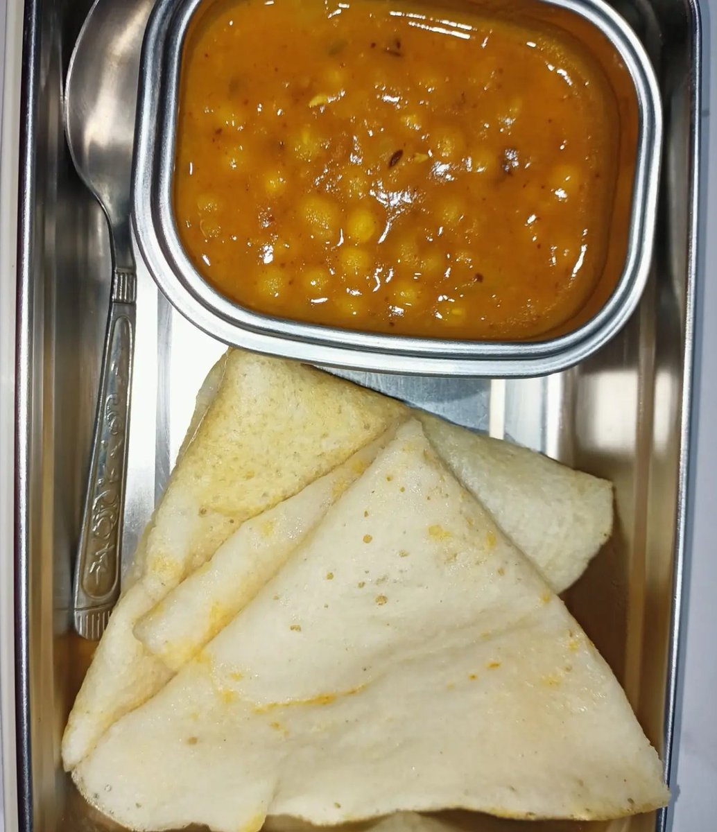 aftab_fatma's tweet photo. Breakfast! 😍
#schooltiffinbox #breakfastideas #cookmastertaskin #indianfood #foodlovers #FolloMe https://t.co/qFFE2bscyE