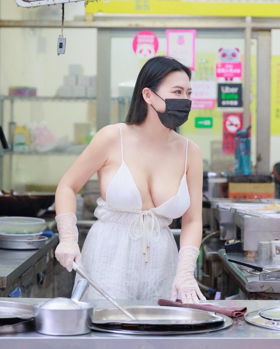 士林招牌黑絲控肉飯 買兩碗再送兩顆&hellip;肉肉(ˊᵒ̴̶̷̤ꇴᵒ̴̶̷̤ˋ) 不好吃不用錢🤤有人想吃ㄇ  YT新片： https://t.co/NxJSUJxi6L  攝影/ @lookroypeng  YT/<a href="/tag/%E5%A3%AB%E6%9E%97%E5%A4%9C%E5%B8%82"class="tags"><span>#士林夜市</span></a><a href="/tag/%E5%A3%AB%E6%9E%97%E7%BE%8E%E9%A3%9F"class="tags"><span>#士林美食</span></a><a href="/tag/%E6%8E%A7%E8%82%89%E9%A3%AF"class="tags"><span>#控肉飯</span></a><a href="/tag/%E9%BB%91%E7%94%B7"class="tags"><span>#黑男</span></a>