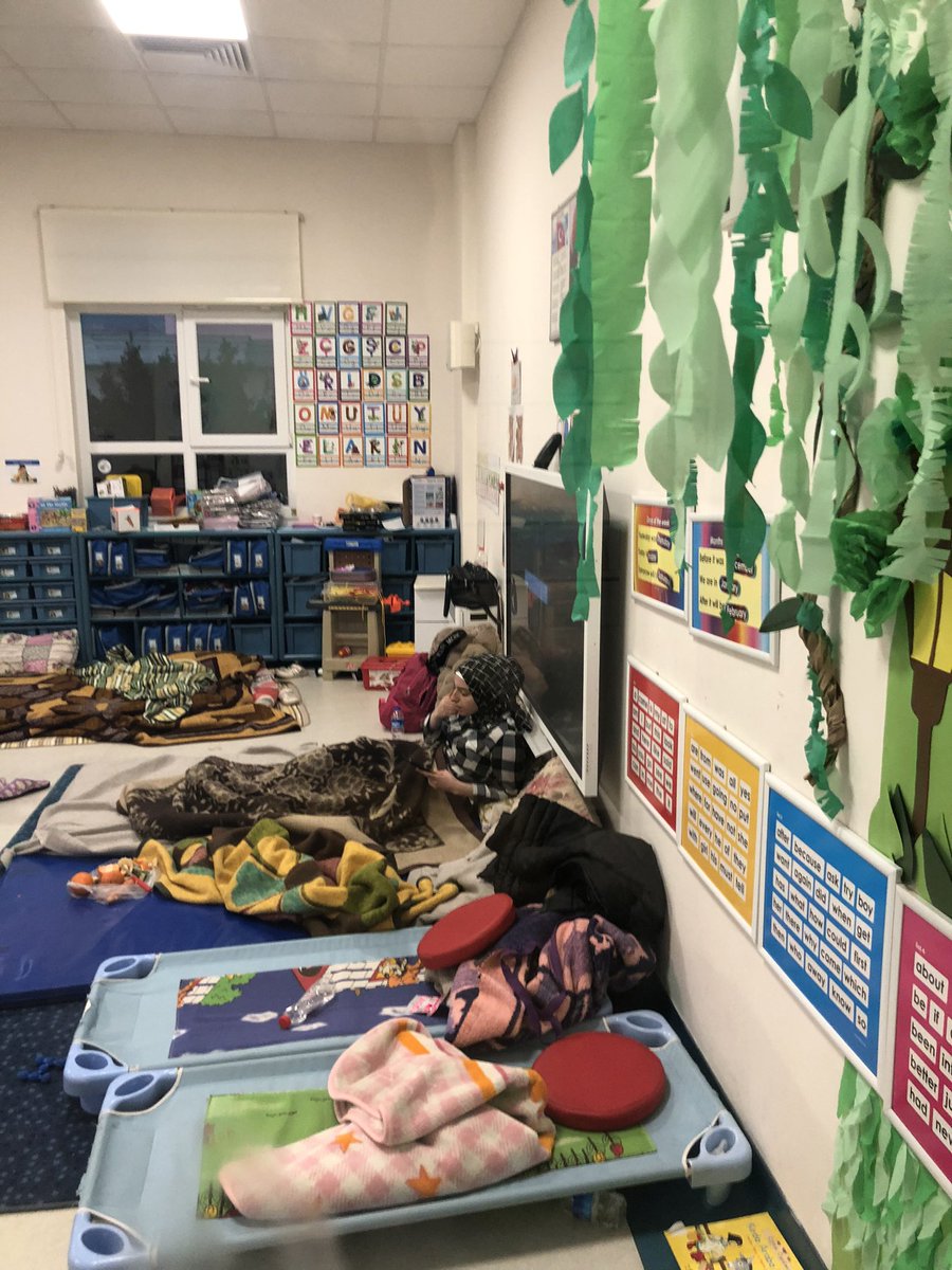 NursenKayaturk's tweet photo. Bilfen İskenderun Okullarımızda misafir ettiğimiz depremzedelerimizin sayısı bugün 500’ü geçti ⛑️ Bu zorlu günlerde yan yana omuz omuza …⛑️⛑️⛑️ https://t.co/DC1dyZgkUD