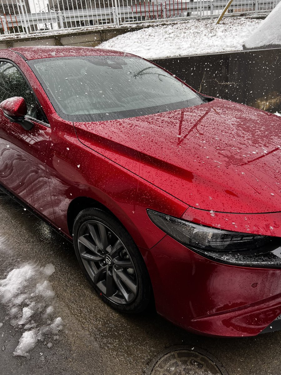 MAZDA___Zoom's tweet photo. 雪☃️の中
アテンザくんとお別れ
そして３くんこんにちは😃 https://t.co/KjIksN7SNl