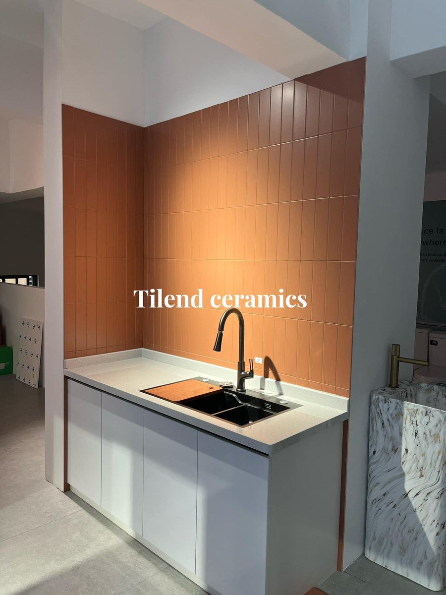 tilendco's tweet image. Matt orange 75x300mm on kitchen wall.
Simple and fashion !