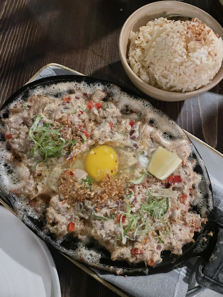 AGatdula's tweet photo. Just ordered sisig for myself. 🇵🇭💥🍳 https://t.co/QQiBCKSmgv