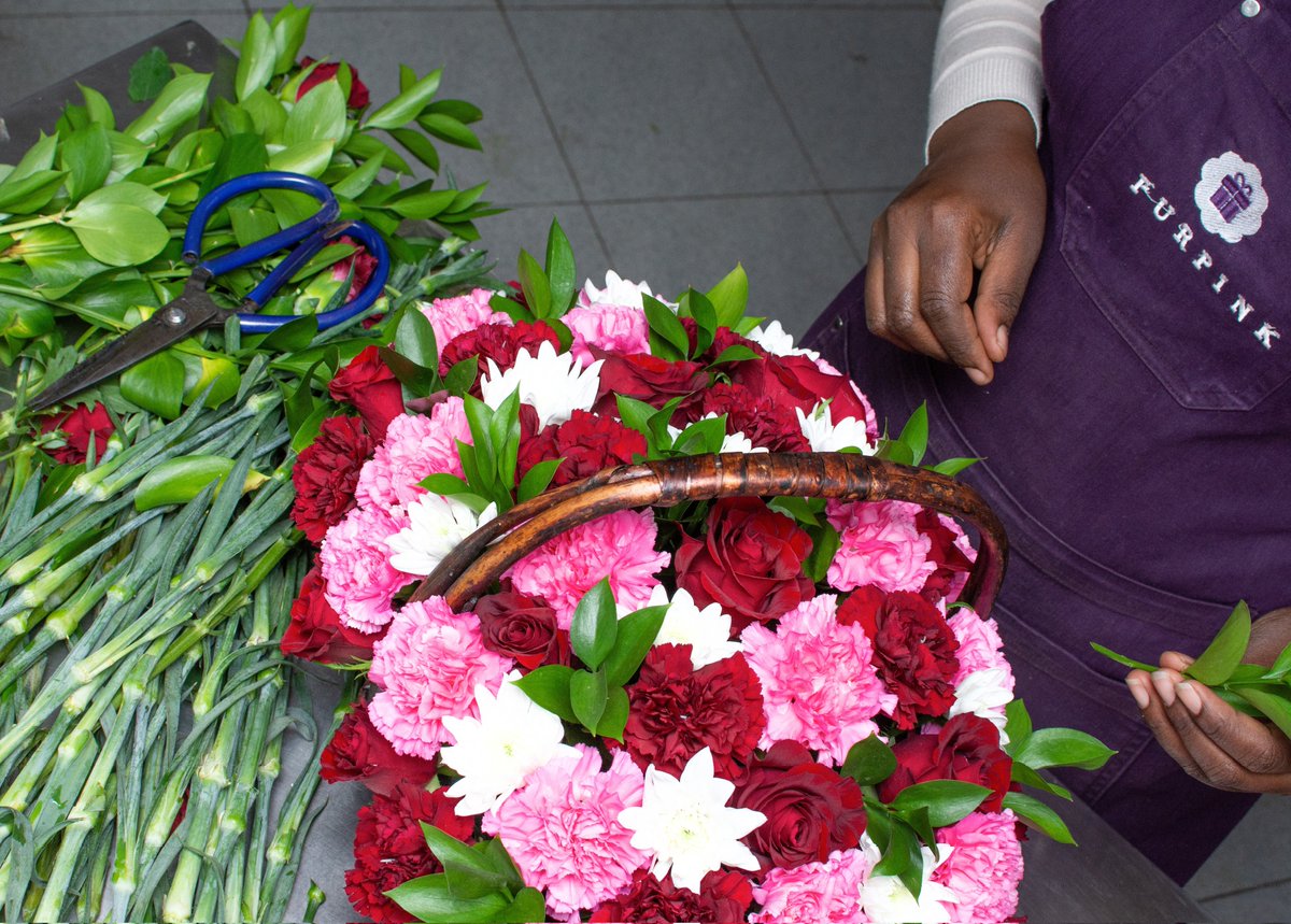 PurpinkGifts's tweet photo. Let's start the day with florist appreciation. From attention to detail, to careful arrangements, we know the outcome is a thing of beauty! ๐ฅฐ๐ฅฐ
#lovelarge
#februaryromance https://t.co/9SUJohlAfF