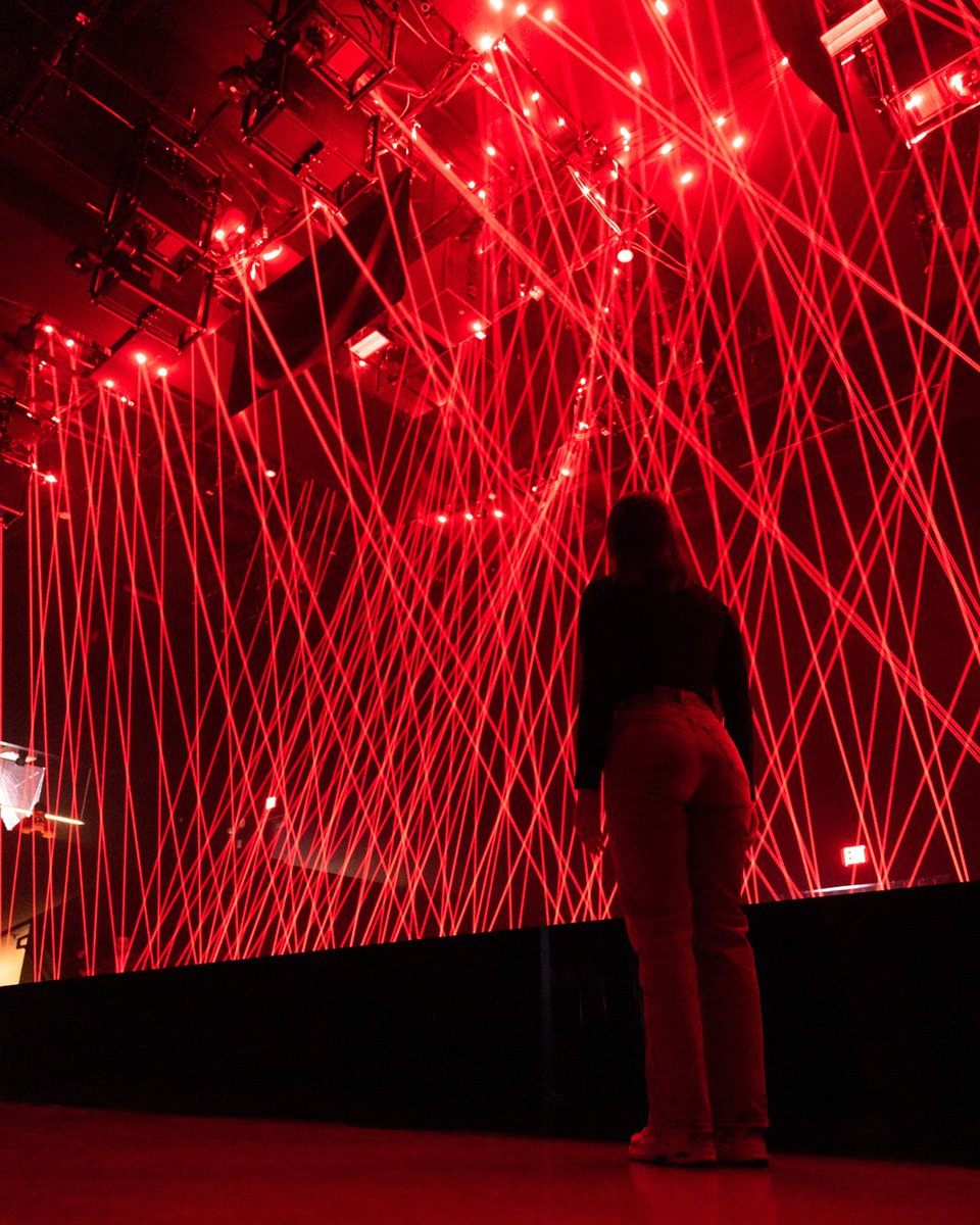 artechouse's tweet photo. Each piece of #IntangibleForms uses mathematics and precision to create what almost seems like optical and digital illusions 🔴 #ARTECHOUSEDC https://t.co/SqsvkbTAco https://t.co/8efeK1Ahdj