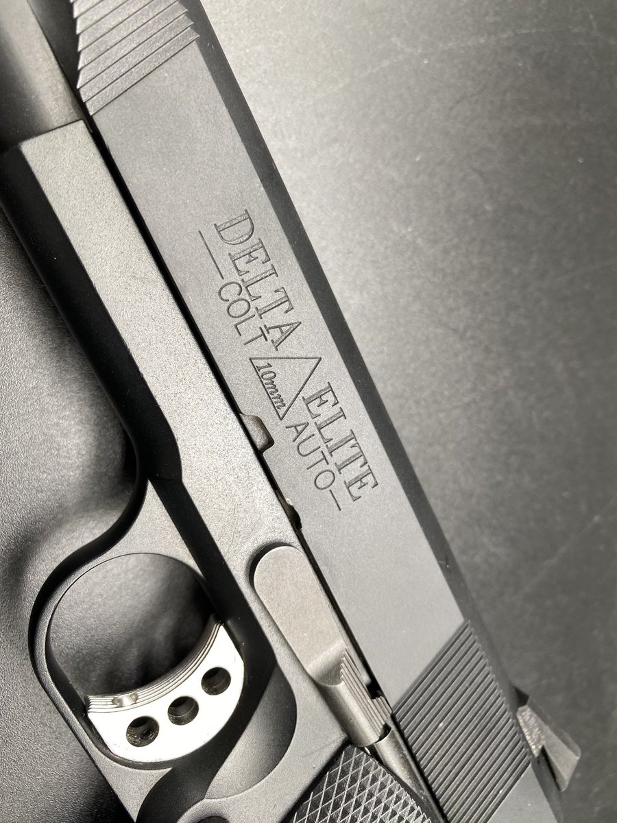 BURST61518347's tweet photo. マルイMEUへ刻印打ち直しDELTA ELITE。
イメージは貴重なデルタエリートをプライベートカスタムといった感じでしょうか?DELTA ELITEを愛してやまないH様、ありがとうございました。
#バーストレーザー刻印
#DELTAELITE https://t.co/YB6uVe9hDg