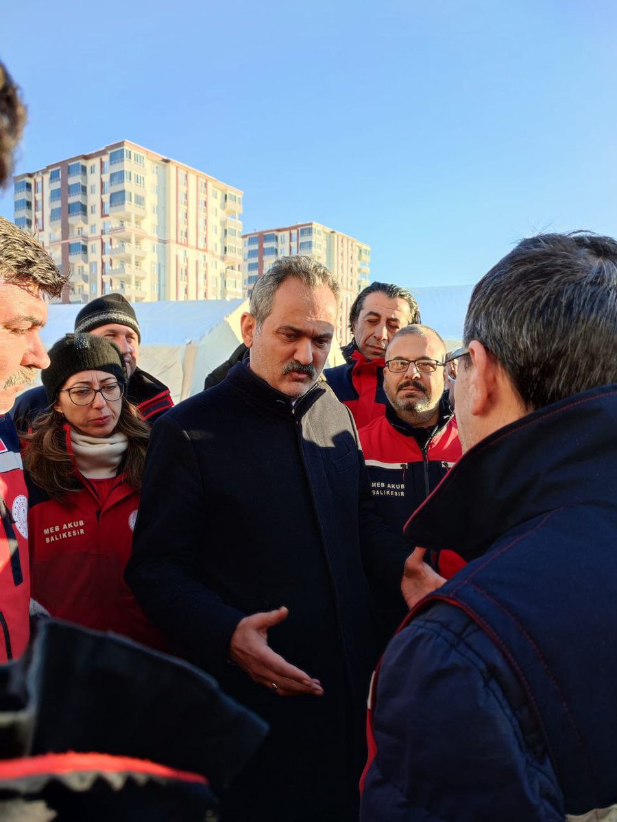 Bakanımız Mahmut ÖZER Malatya deprem bölgesinde, görev yapan Balıkesir MEM AKUB Ekibine çalışmalarında kolaylıklar diledi.
<a href="/balikesirmeb/">Balıkesirmeb</a> <a href="/OzilLevent/">Dr. Levent Özil🇹🇷🇹🇷🇹🇷</a> <a href="/ozkan_meb/">Özkan AVCI</a> <a href="/mebakub/">MEB AKUB</a> <a href="/balikesirisgb/">Balıkesir İl MEM İşyeri Sağlık ve Güvenlik Birimi</a> <a href="/AFAD_Balikesir/">AFAD Balıkesir</a> <a href="/koksal100/">Köksal Aksoy</a>