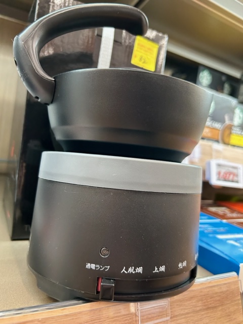 家呑み派におすすめ商品
5階生活家電コーナーよりご案内です。おいしい燗酒が自宅で気軽に楽しめる、ツインバードの「酒燗器 TW-D418B」。日本酒の味や好みに合わせて、人肌燗～上燗..
shop.joshin.co.jp/shops/?id=1901