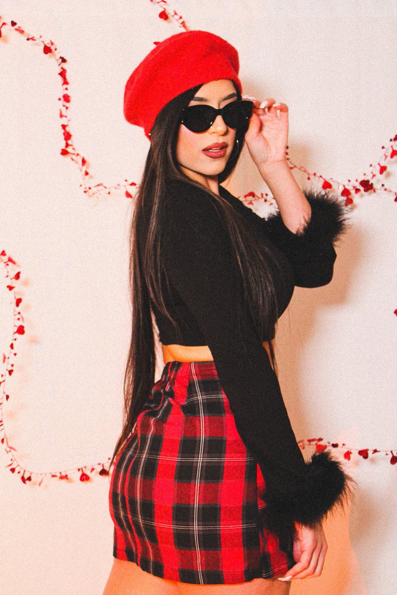 Simplysq91's tweet photo. Heartbreaker exterior with a lover girl heart. ❤️‍🔥 

#VdayShoot 

IG: @shadya_91 

📸: @denaims_ https://t.co/fCXPvQ24tQ