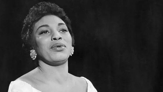 stephanegrant's tweet photo. L’ultime diva 🔥🔥🔥
Bon anniversaire Leontyne Price✨ 96 ans aujourd’hui, merci @jburbain pour cette ouverture de matinale avec ELLE #BlackDiva #love #opera
Écoutez cette pépite ! Leontyne Price au Théâtre des Champs Elysées (1968) @framonteil
https://t.co/1NWZyotTel https://t.co/KwGGtY2ywd