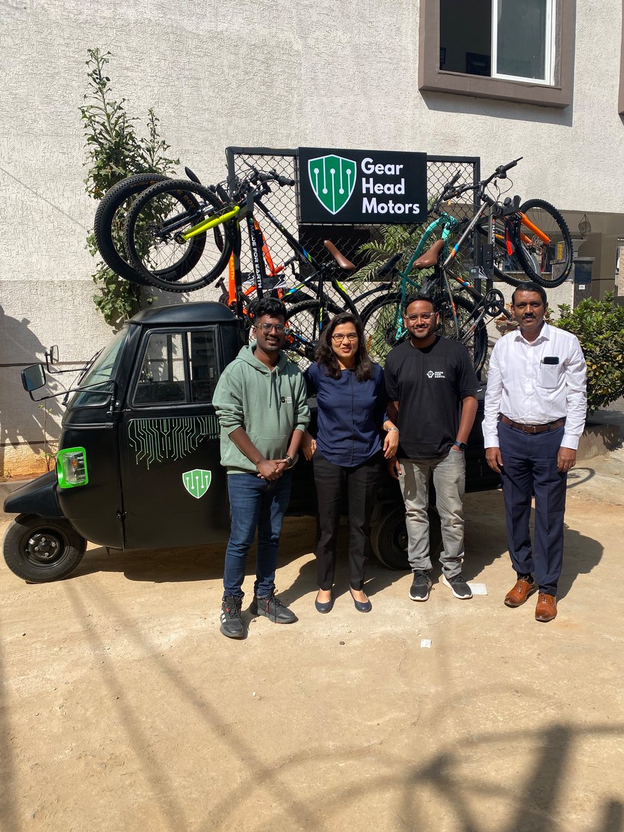 sumanmishra_1's tweet photo. Chatted and visited offices of  Gear Head Motors @ev_ghm  @amigo_nikhil  checking out their mobile showrooms on our #ZorGrand and rode their electric cycles..  great fun - wishing the team the very best! https://t.co/TC7WxJetxy