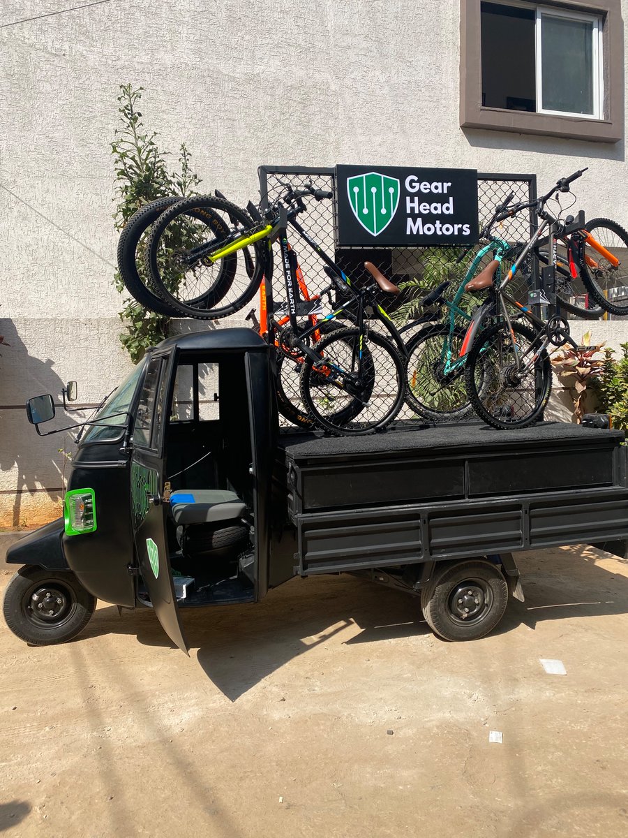 sumanmishra_1's tweet photo. Chatted and visited offices of  Gear Head Motors @ev_ghm  @amigo_nikhil  checking out their mobile showrooms on our #ZorGrand and rode their electric cycles..  great fun - wishing the team the very best! https://t.co/TC7WxJetxy