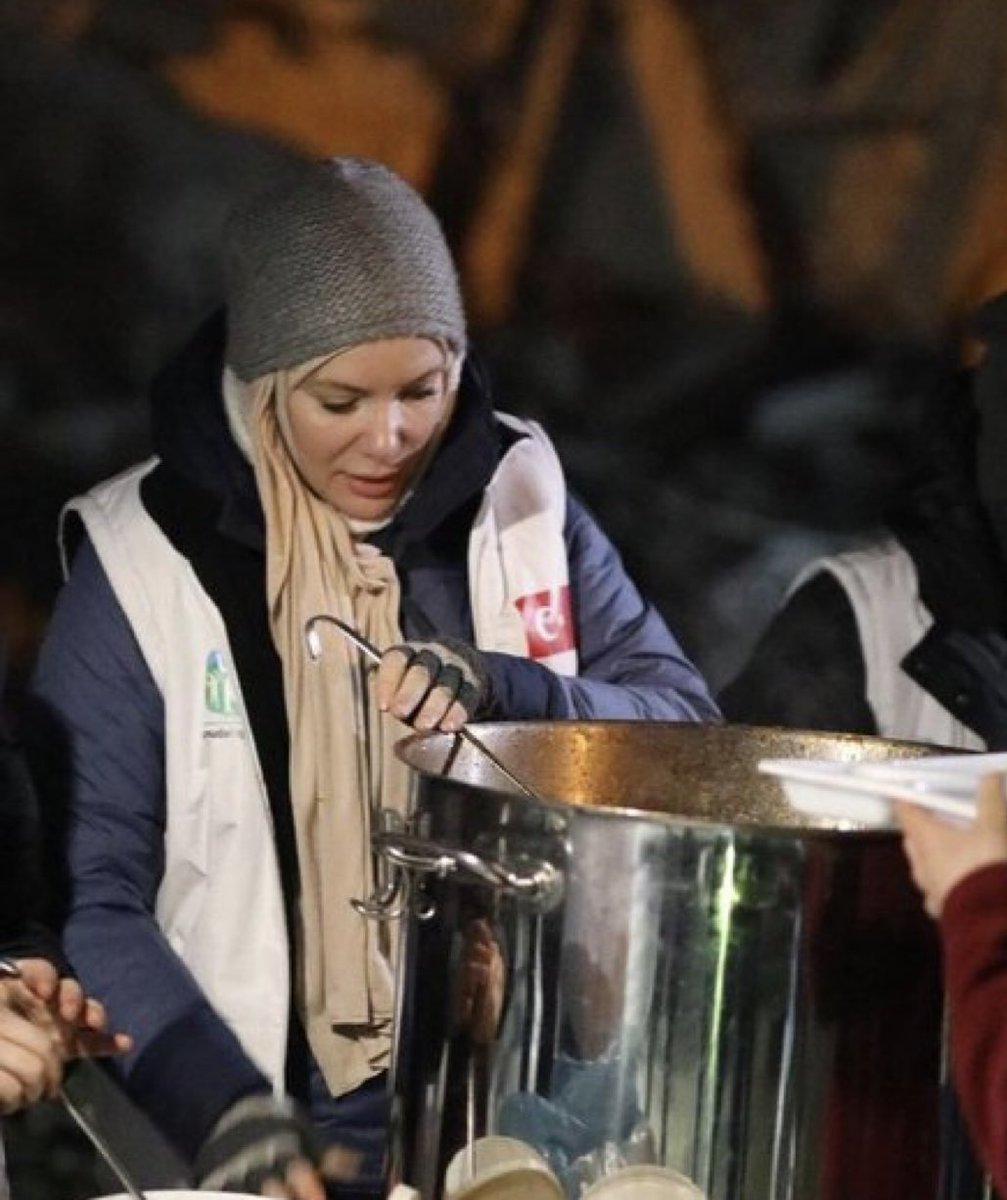 Şovsuz, reklamsız...Gamze Özçelik
Biz razıyız. Rabbim de böyle gizli binlerce kahramandan razı olsun...