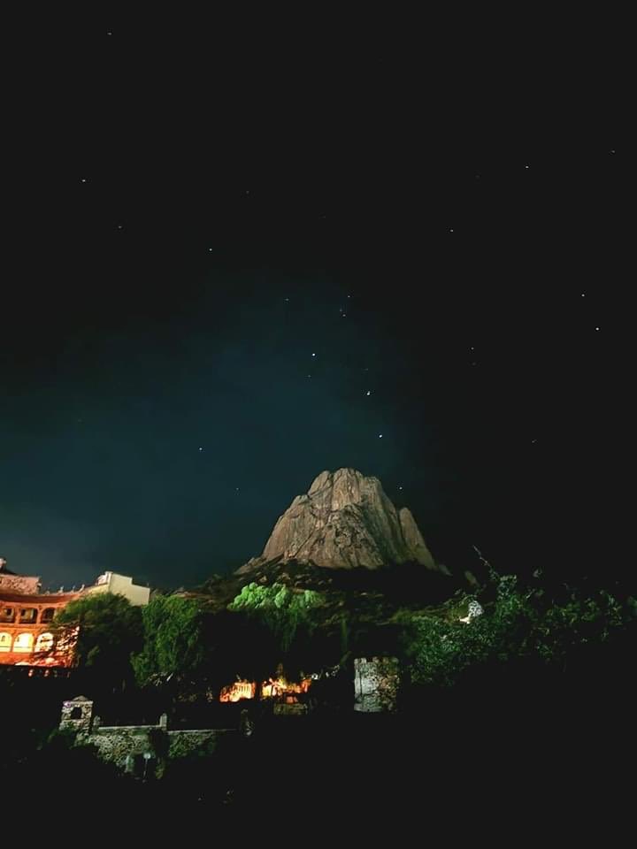 Buenas noches ✨

Peña de Bernal. 
📸 Martín Zambrano Aguilera.