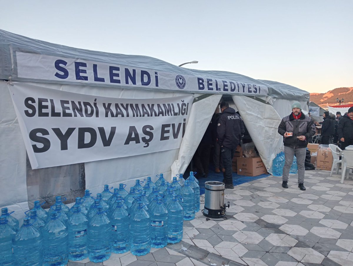 Selendi gönüllüleri tarafından kurulan aşevimiz #Adıyaman’da hizmet vermeye başladı.🍵
#Selendi🇹🇷