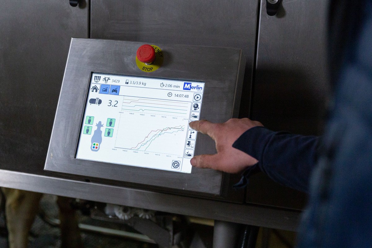 CjFitzgerld's tweet photo. Fullwood M²erlin is now available in Australia - After better milking and higher yields? The Fullwood JOZ M²erlin can deliver just that! Call to book an appointment 0493 214 077
#innovativefarmingsolutions #dairyfarm #dairyfarms #dairysa #dairyaustralia #freestallbarn https://t.co/We5PSupnWh
