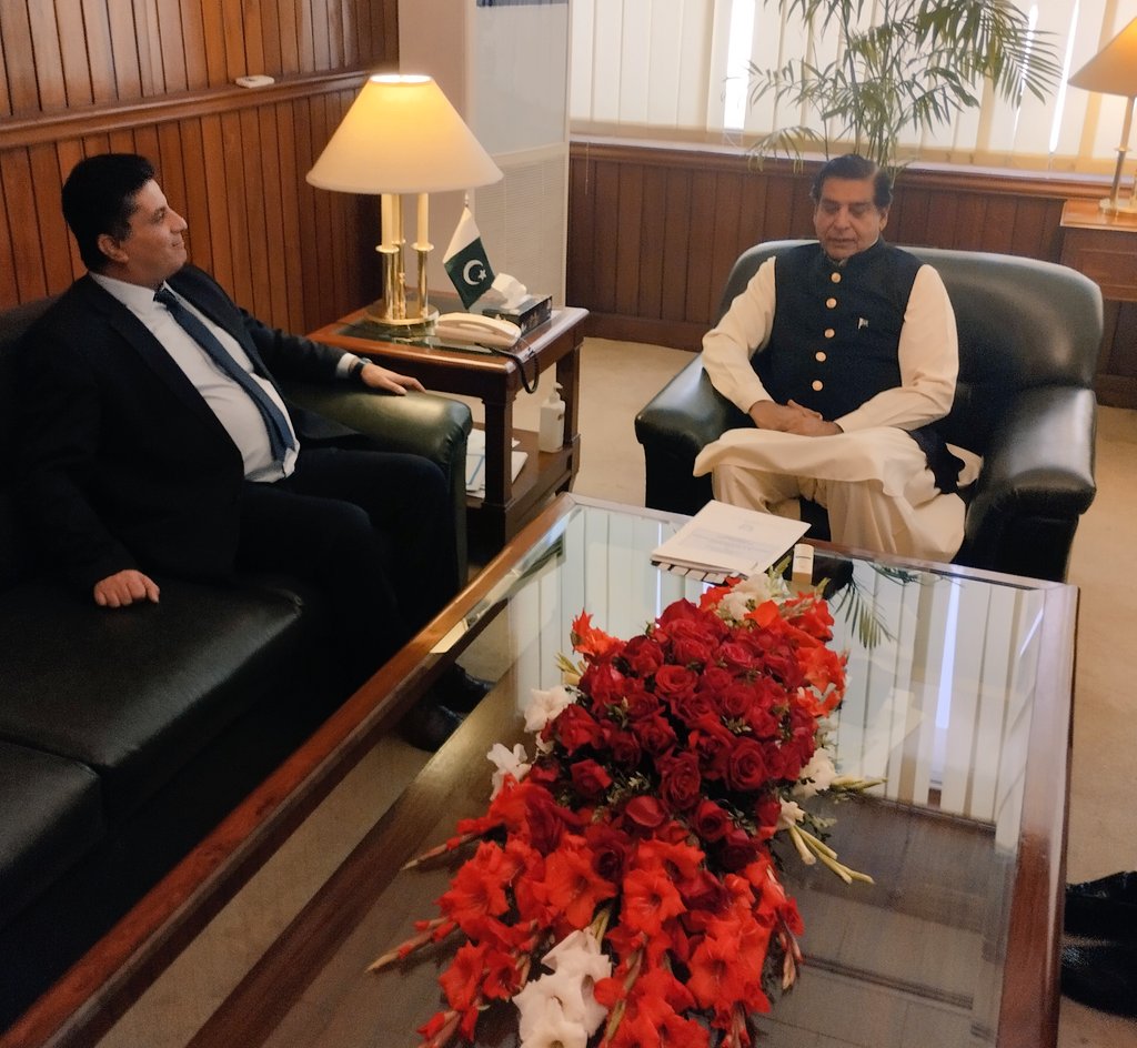 NAofPakistan's tweet photo. Speaker of the National Assembly, Raja Pervez Ashraf offers his heartfelt condolences and support after the earthquake disaster, in a meeting with Ambassador of Syrian Arab Republic H.E. Ramez Alraee
#PakistanWithSyria #SolidarityWithSyria
#earthquake https://t.co/dq2J4B2orh