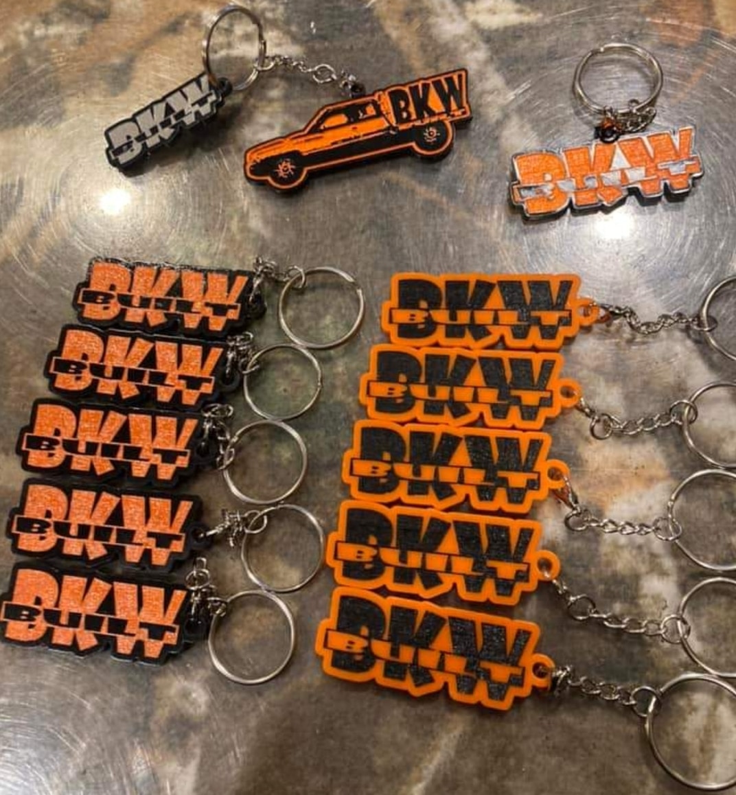 SharisseLynas's tweet photo. Whipped up some keychains for another client and did another custom pen (which can also be done in bracelets).

Please 📧 info@1phd.ca if another is interested in having these made... 🔥👍🏻

#CustomLife #CustomKeychains #TrudeauMustGo https://t.co/gkHjkEbF9Y