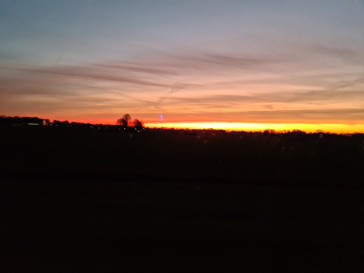 BPSchaake's tweet photo. Als je de zon ziet opkomen in je auto.... 
Dan weet je dat je vroeg op pad bent voor weer een mooie dag coachen in het Noorden van het land!
#heerlijk #mooivak https://t.co/jOkzLjhASR