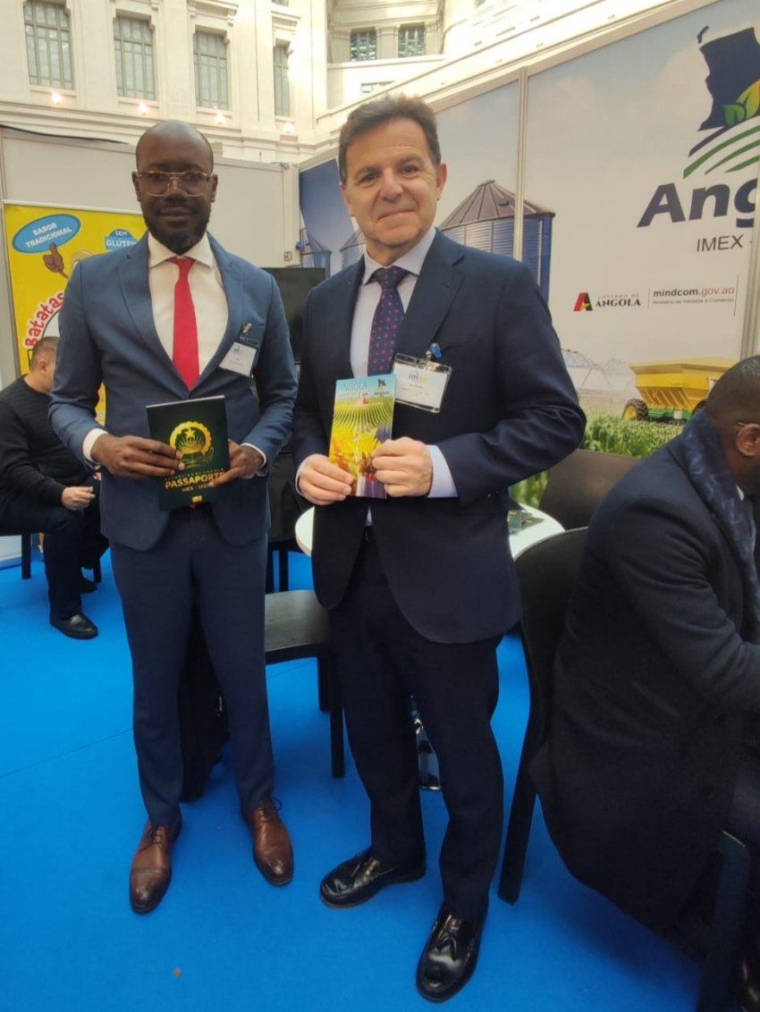 GlobalbcAsia's tweet photo. Paises como #Angola, son un ejemplo de promoción y atracción de inversión para sectores como el energético y agrifood, a través de la agencia #AIPEX. Pudimos conocer los detalles de proyectos en localizaciones como el polo de desarrollo industrial de #Catumbela.
@EmbajadaAngola https://t.co/2cMuz8cjAk