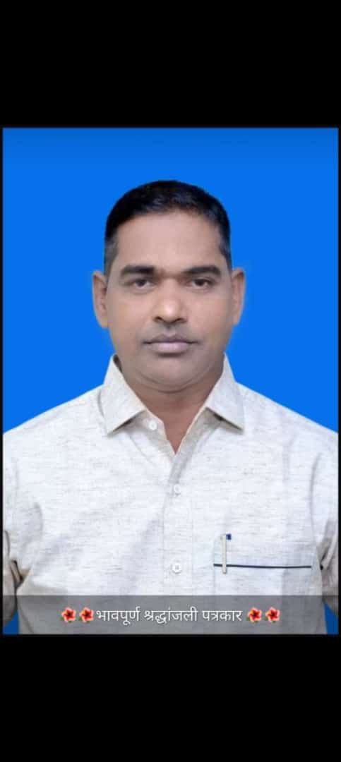 Prksh_Ambedkar's tweet photo. बारसू - सोलगाव रिफायनरी विरोधी संघटनेच्या पदाधिकाऱ्यांनी मुंबईत राजगृह येथे माझी भेट घेतली. रिफायनरी विरोधी ग्रामस्थांची भूमिका मांडणारे महानगरी टाइम्सचे पत्रकार श्री.शशिकांत वारीशे यांच्यावर झालेल्या हल्ल्यात त्यांचा मृत्यू झाला आहे. यामध्ये पत्रकार शशिकांत यांच्या वाहनाला,
१/३ https://t.co/AnowOJtKLe