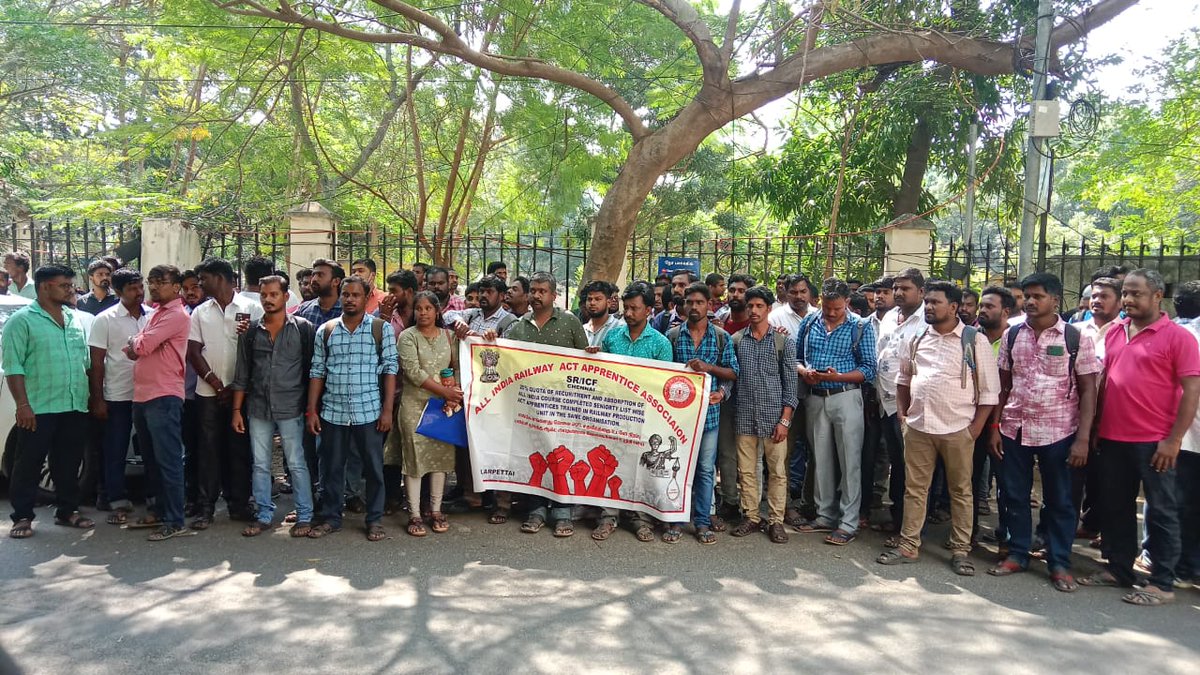 AIRAAAOFFICIAL's tweet photo. If any 20%RRC seat of Rail CCAA goes to the open market candidate then it will be unfair to CCAA .So we request to MR @AshwiniVaishnaw Ji fill all CCAA seats up to last digit in their group D reservation without considering any passing mark criteria.
#Fill_All_CCAA_UpTo_LastDigit https://t.co/WE5XjG9fIU