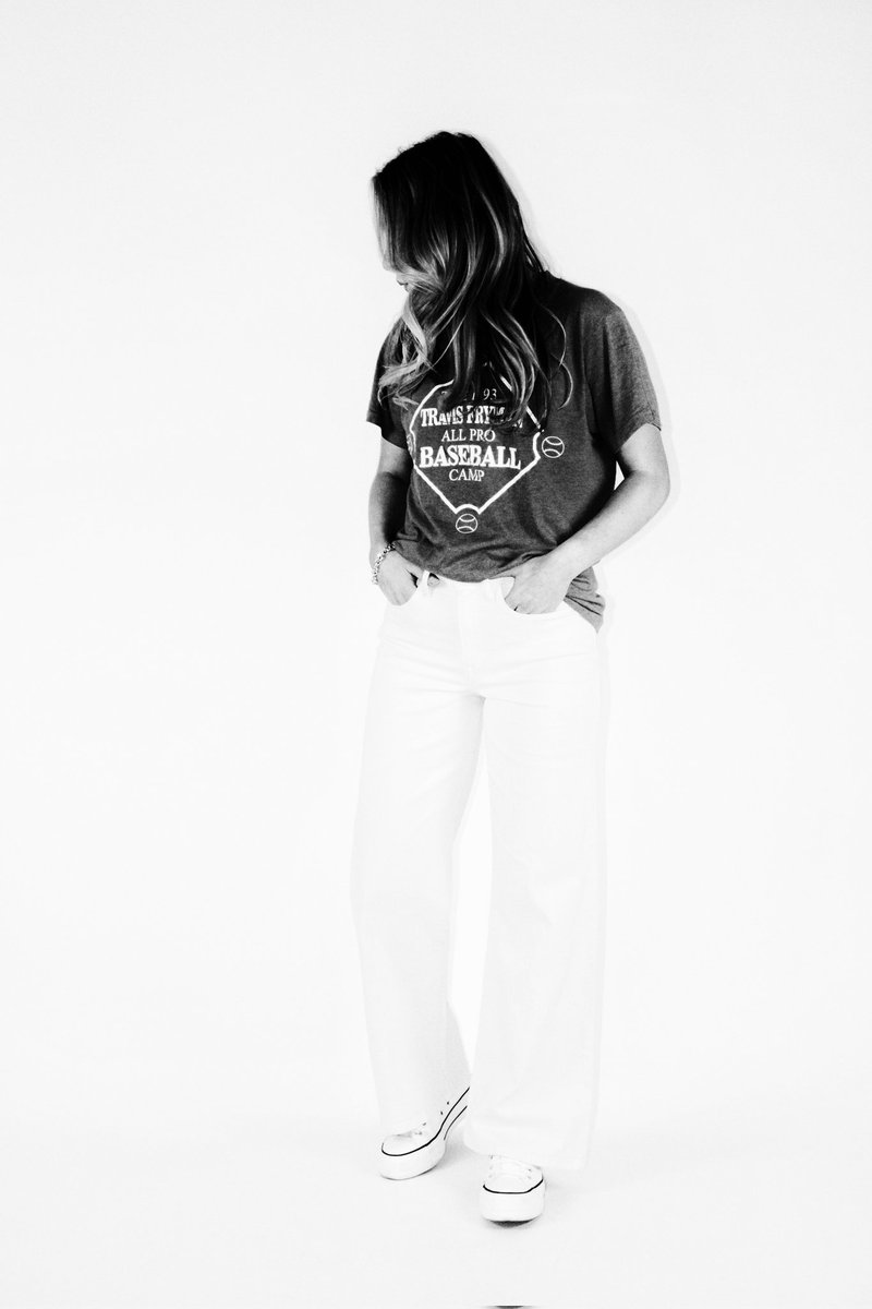 Freshly minted. Cool and crisp.
Trapped everywhere and nowhere at all.
5 editions, 3 #XTZ
#nftphotography #tezos
objkt.com/asset/KT19AJb7…