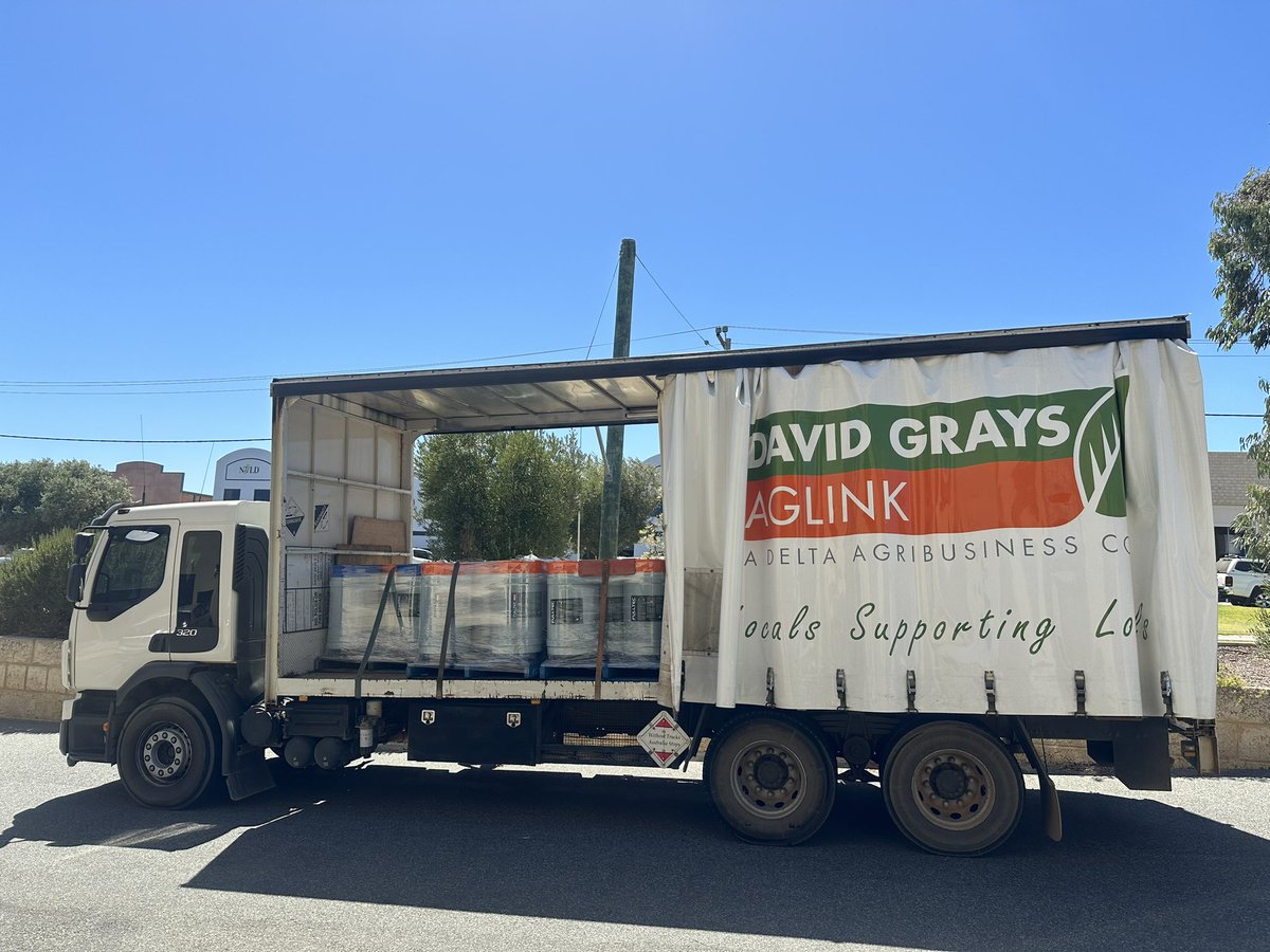 spraytec_aus's tweet photo. Gearing up for a productive summer and knockdown spray period here in WA with @DavidGrayAglink collecting another bulk order of #FULLTECMAX and #FULLTEC! As agronomist and grower confidence continues to grow, our brand is fast-becoming a recognisable and trusted industry player! https://t.co/FL7IGEzkke