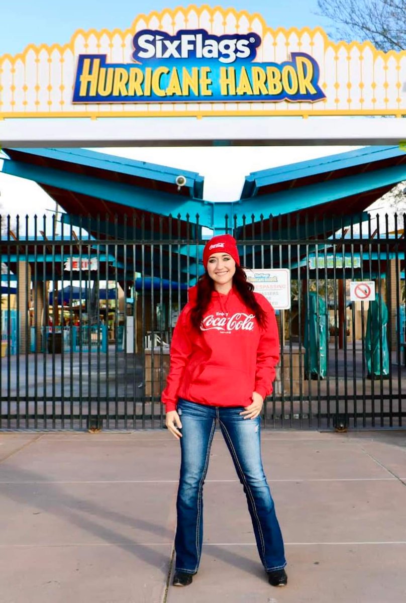 2 MORE DAYS to get your tickets for the Pre-Game Tailgate Party at Six Flags Hurricane Harbor Phoenix with our friends at Coca-Cola! #Mysixflags #sixflagsmemories #Hurricanetailgate #HurricaneBeforetheGame #CocaCola #countrymusic #Arizona #AshleyWineland