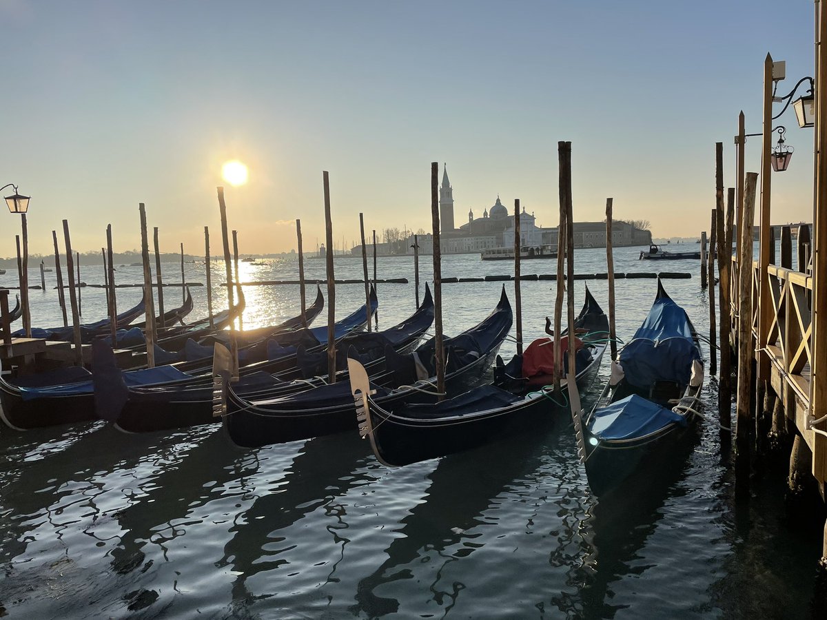 Sunrise in Venice #travelphotography #sunrisephotography #sunrise #photooftheday #sea #CaptureTheMoment #Scenery #GoodMorningEveryone #Venice