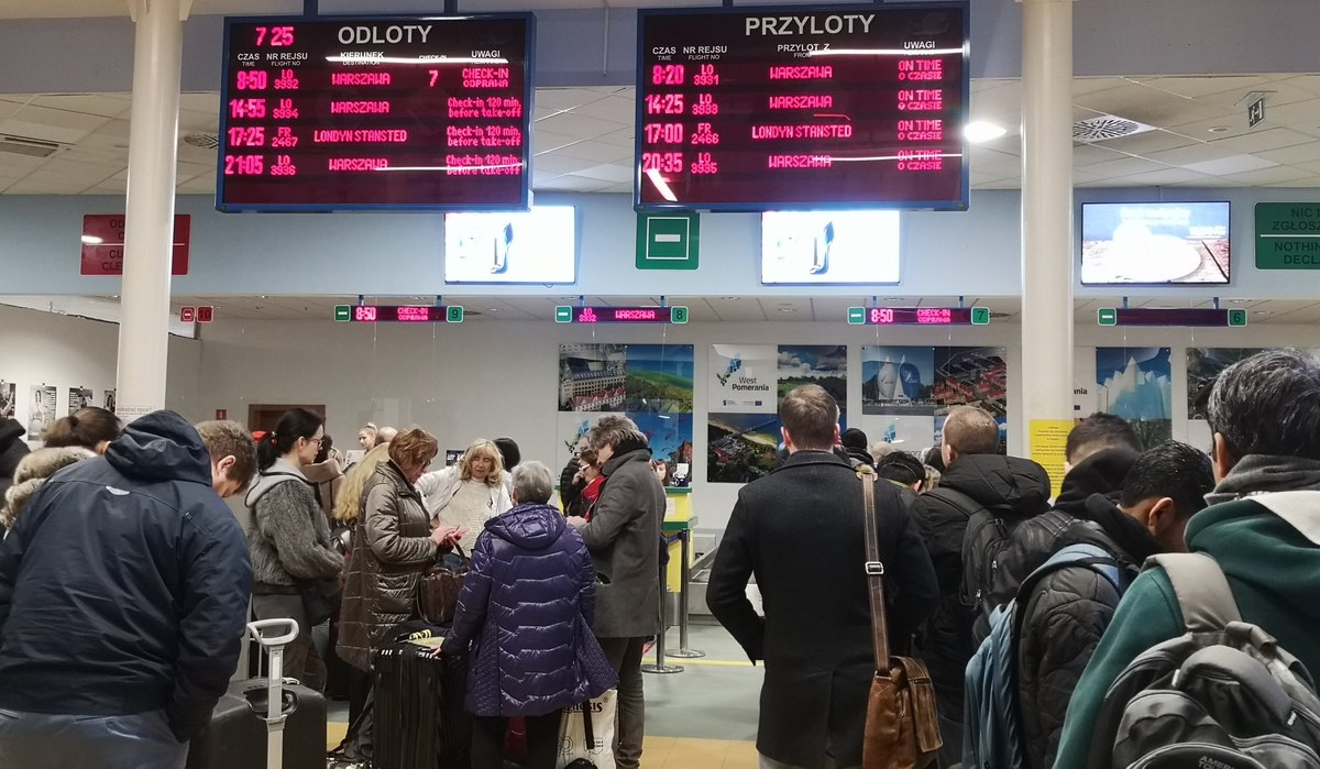 SzczecinAirport's tweet photo. Dzisiaj oficjalnie na @PomZachodnie rozpoczynają się ferie zimowe.😊
Od rana widzimy, że samoloty będą wypełnione praktycznie do ostatniego miejsca.😍
Dokąd planujecie podróże z naszego lotniska?🤔
#LatamzeSzczecina #SZZWAW #SZZKRK #SZZDUB #SZZSTN #SZZLPL #SZZOSL #SZZTRF https://t.co/LRVrpnBsdn
