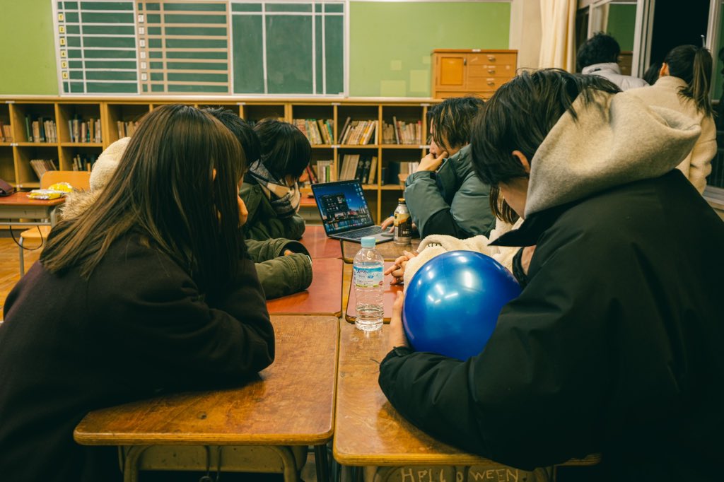 loghouse1117's tweet photo. みんな、学生の頃を思い出したかなあ🤭

今回は、ログハウスを抜け出して、

ログスクールを開催しました🏫

メンバーの写真も楽しみ🍀🍀

@OKUTAMAPLUS 
#オクタマプラス 
#僕たちだってはしゃぎたい https://t.co/uWVtAkEG1b
